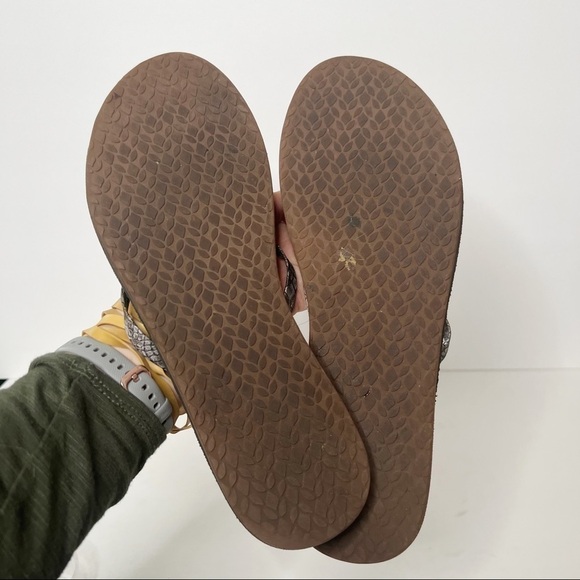 Reef Black Grey Snakeskin Flip Flop Sandals Women’s Size 10 - Picture 2 of 4